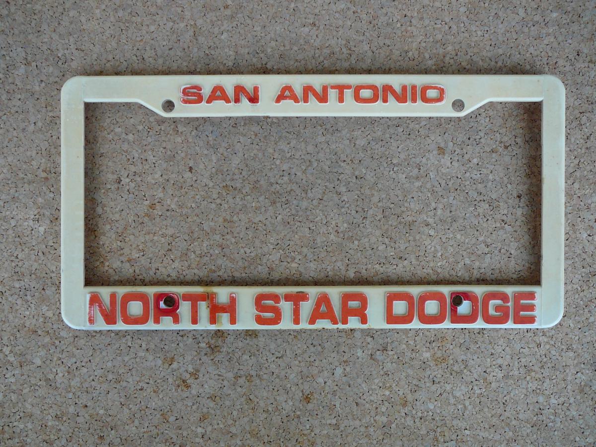 Plastový rámeček SPZ North Star Dodge – San Antonio