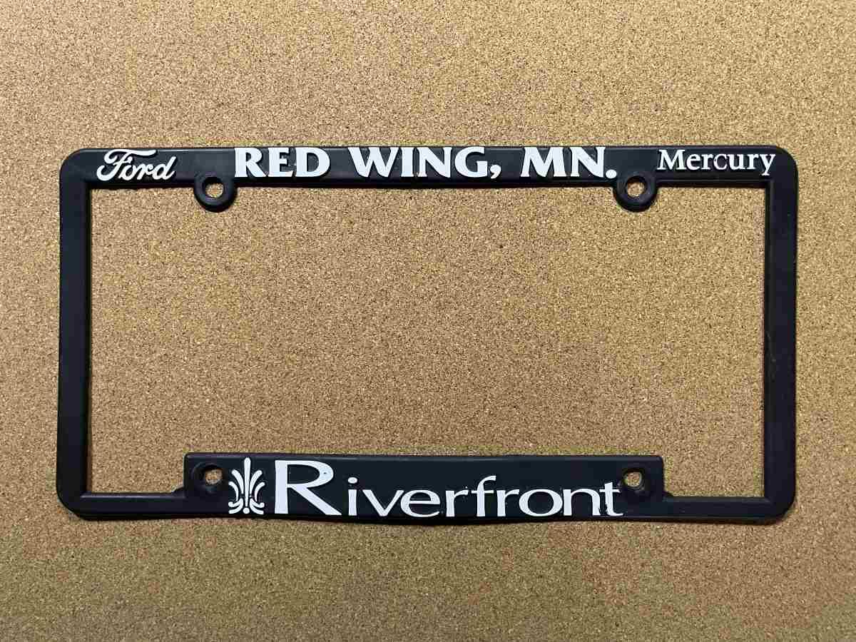Riverfront Ford Mercury Red Wing MN — rám SPZ USA černý plastový