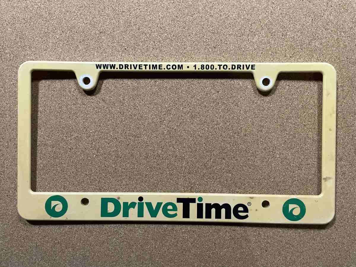 Rámeček SPZ DriveTime – béžový plastový vintage